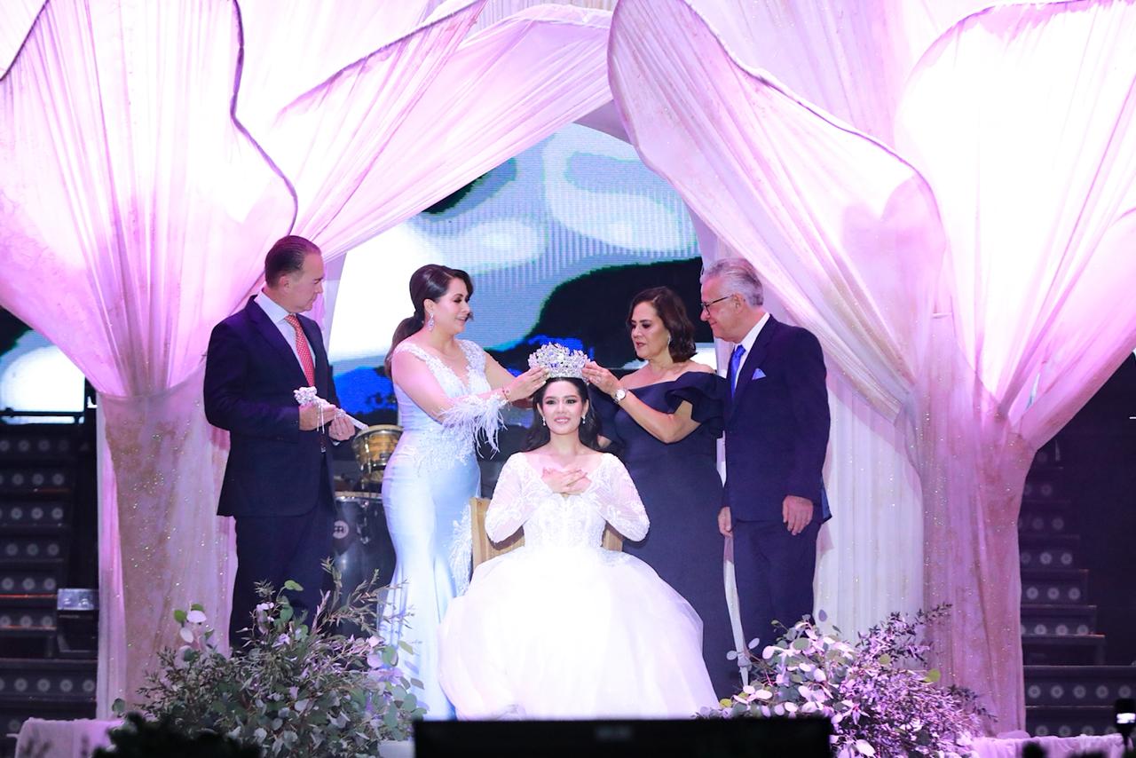 Con la coronación de Alexa I, da inicio oficial la Feria Nacional de San Marcos