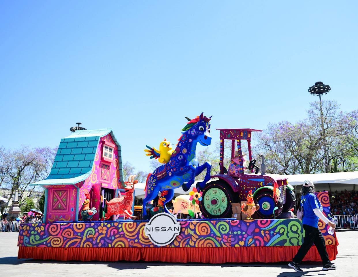 Así se vivió el Desfile de Primavera: carros alegóricos permanecerán en exhibición