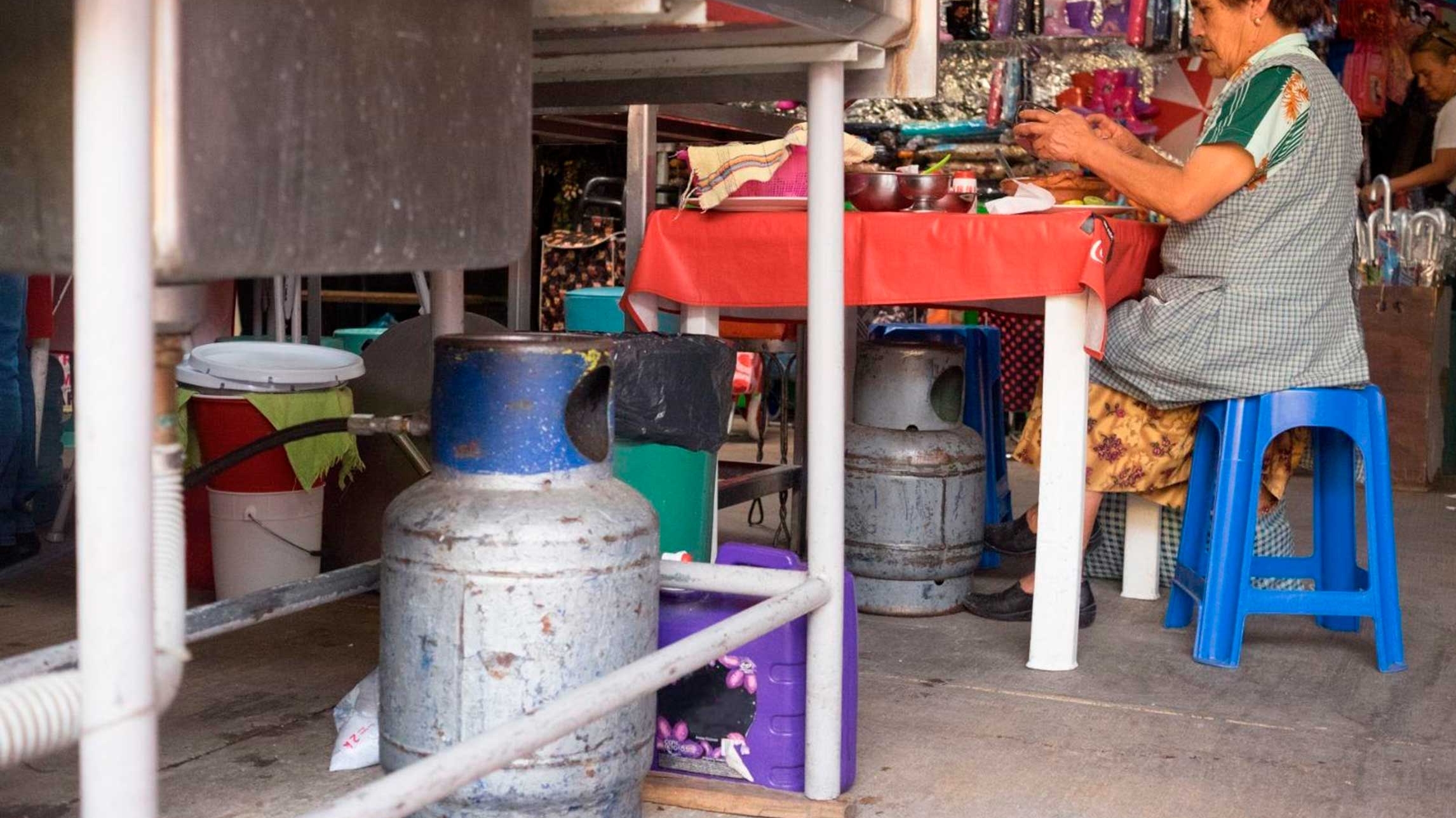 Llaman a comerciantes de la Feria a revisar tanques de gas 