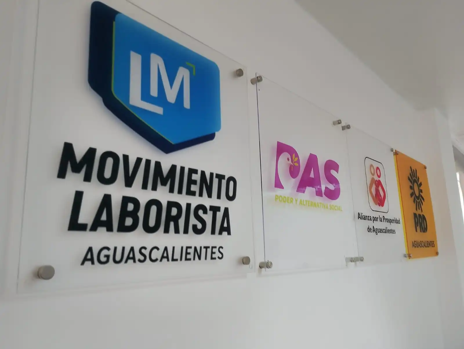 Tres nuevos partidos políticos locales, cerca de asegurar su participación en 2027