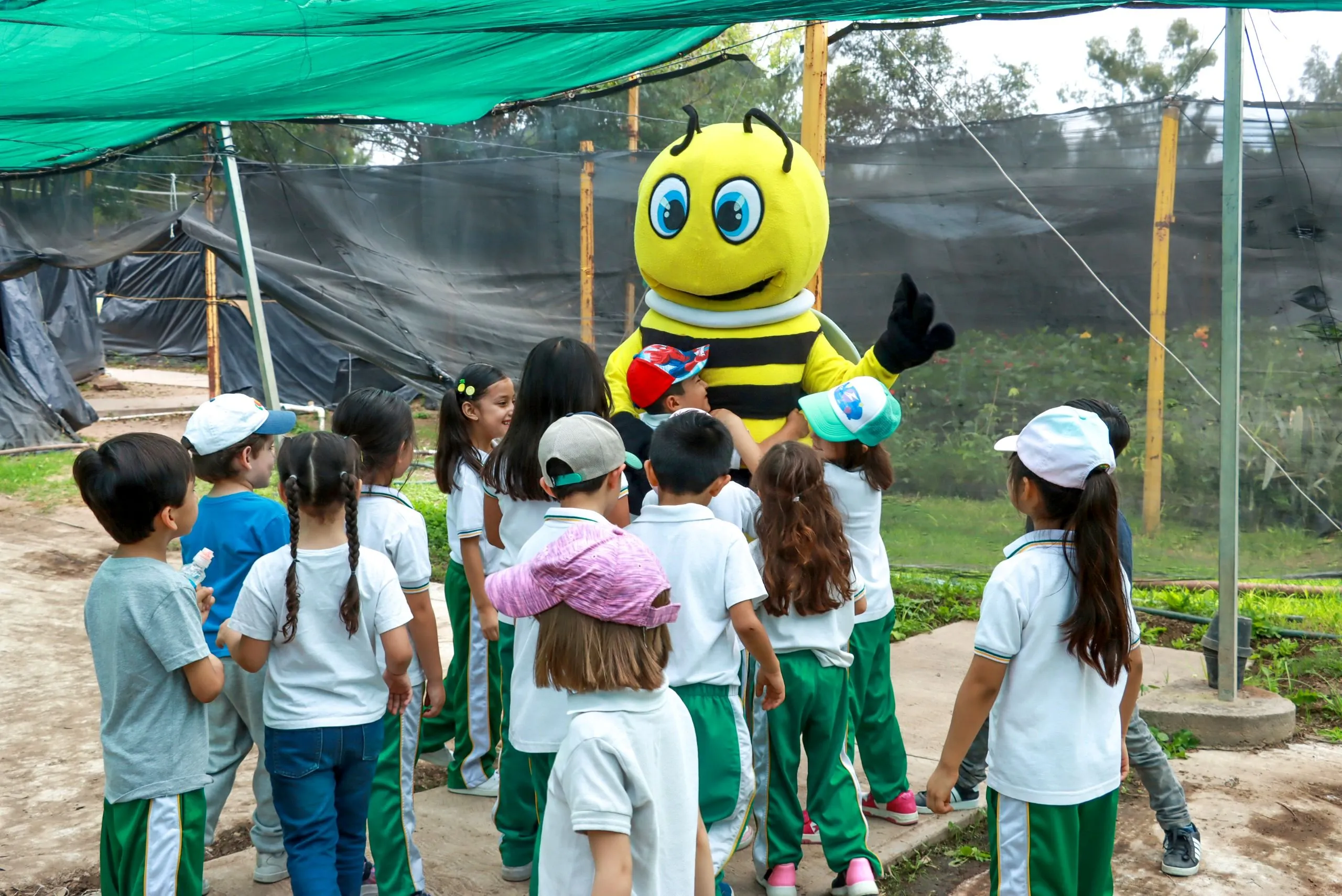 Invitan a participar en recorridos en el vivero municipal