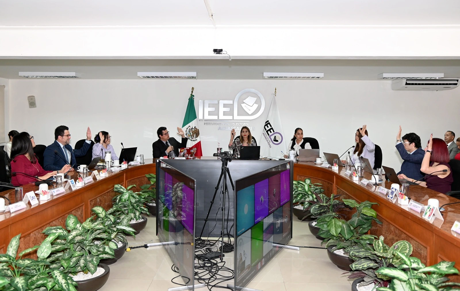 IEE aprueba candidaturas exclusivas para mujeres en estos municipios