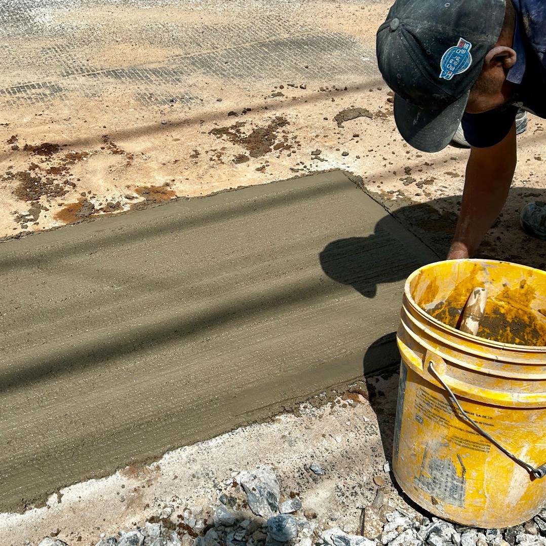 MIAA avanza en trabajos de bacheo y rehabilitación de alcantarillado