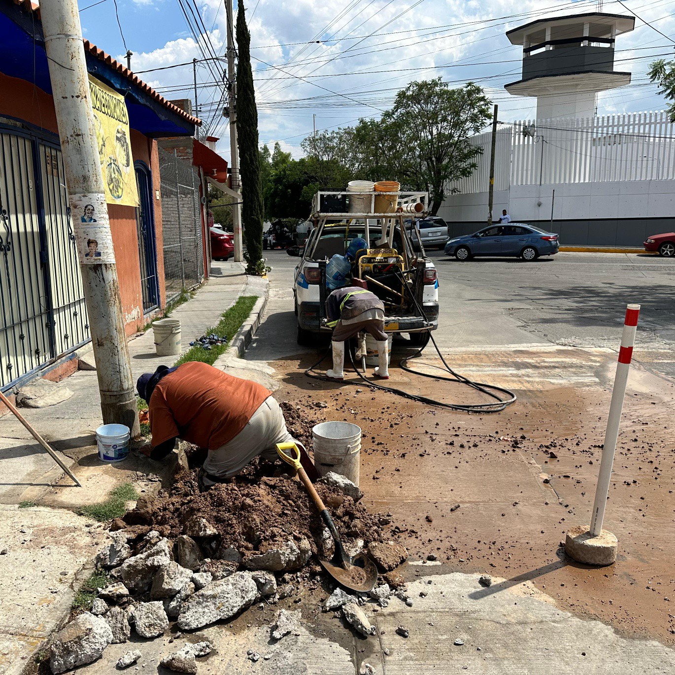 Atienden fugas y avanzan en saneamiento de alcantarillado
