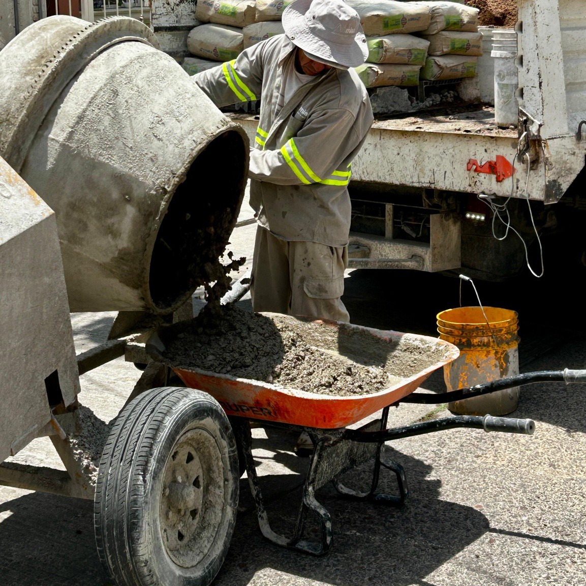 MIAA avanza con trabajos de bacheo y rehabilitación sanitaria en Boulevares