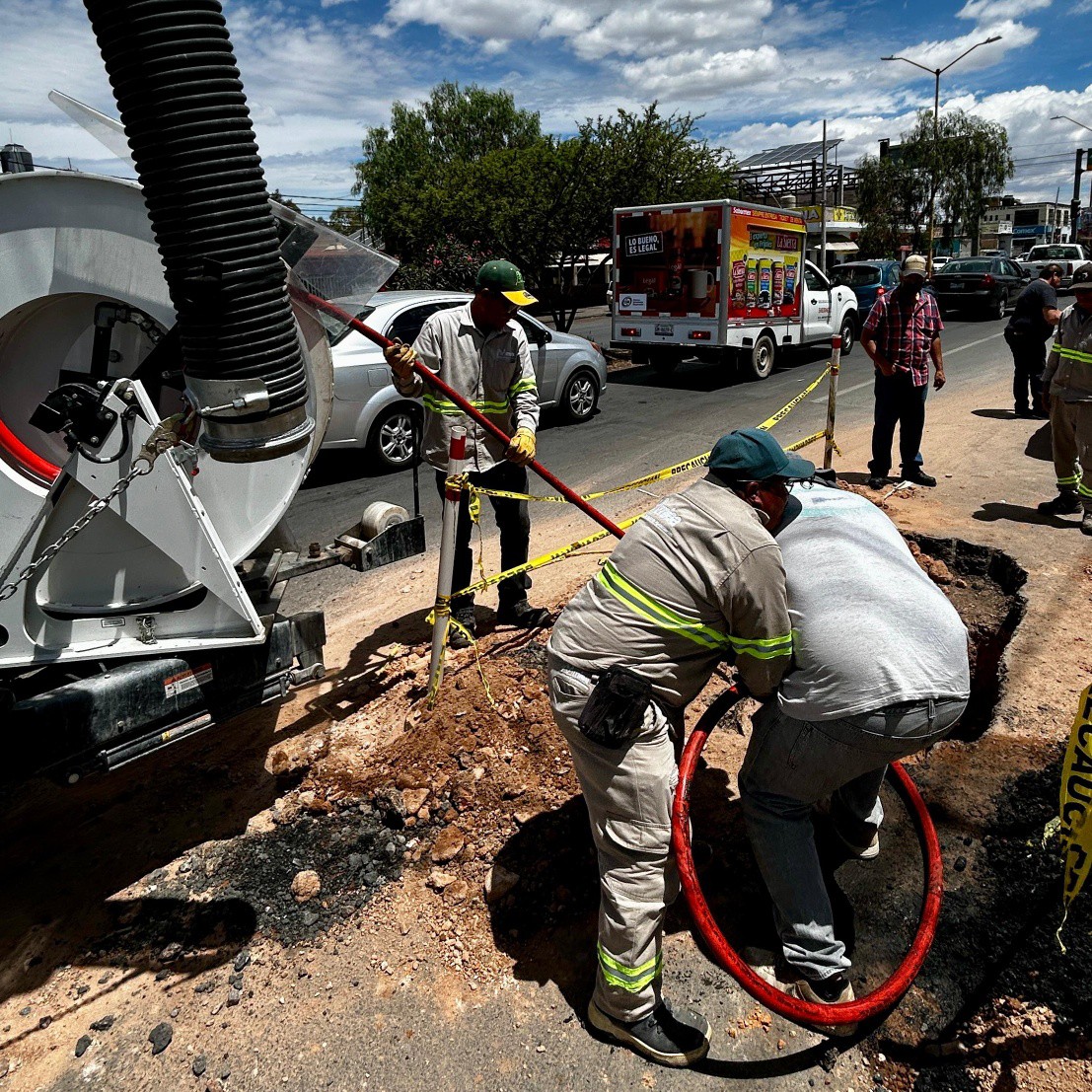 MIAA atiende obstrucción sanitaria en la colonia Soberana Convención Revolucionaria