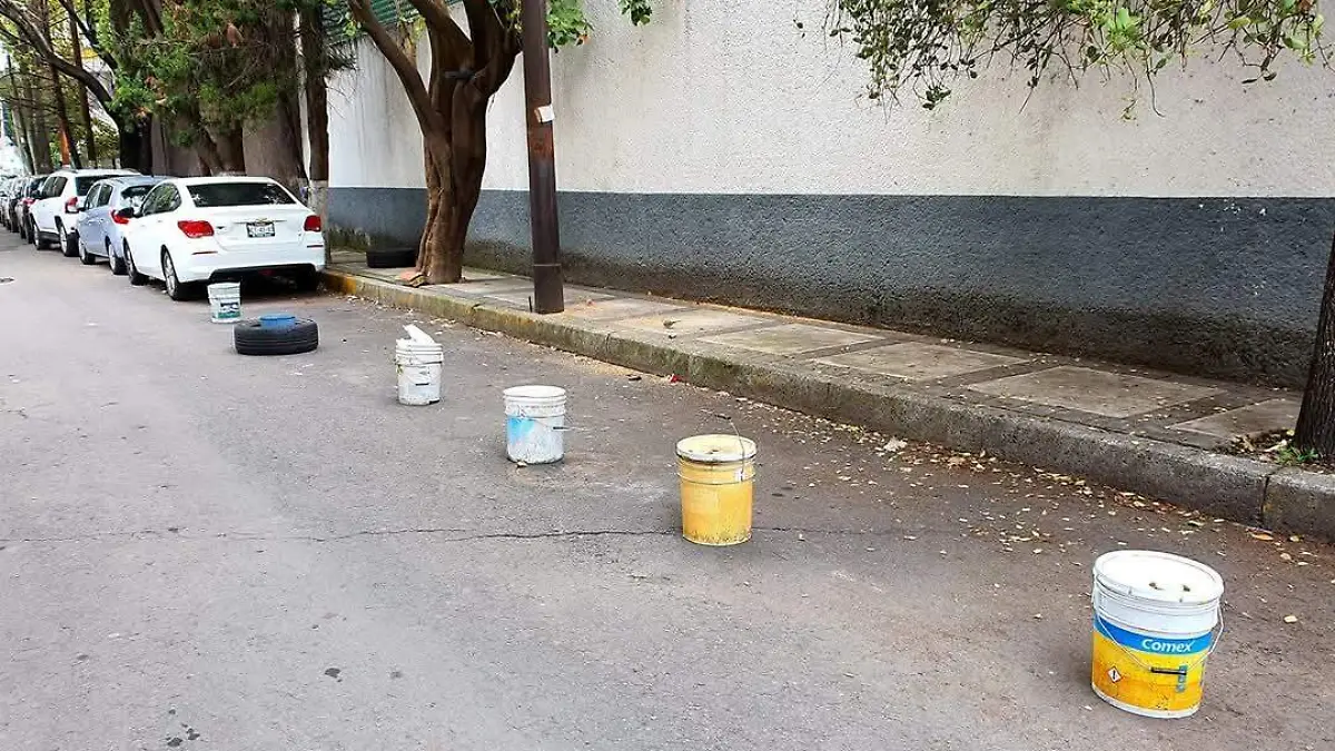 Detuvieron a cinco personas por apartar lugares en vía pública durante la Feria; cobraban hasta 200 pesos