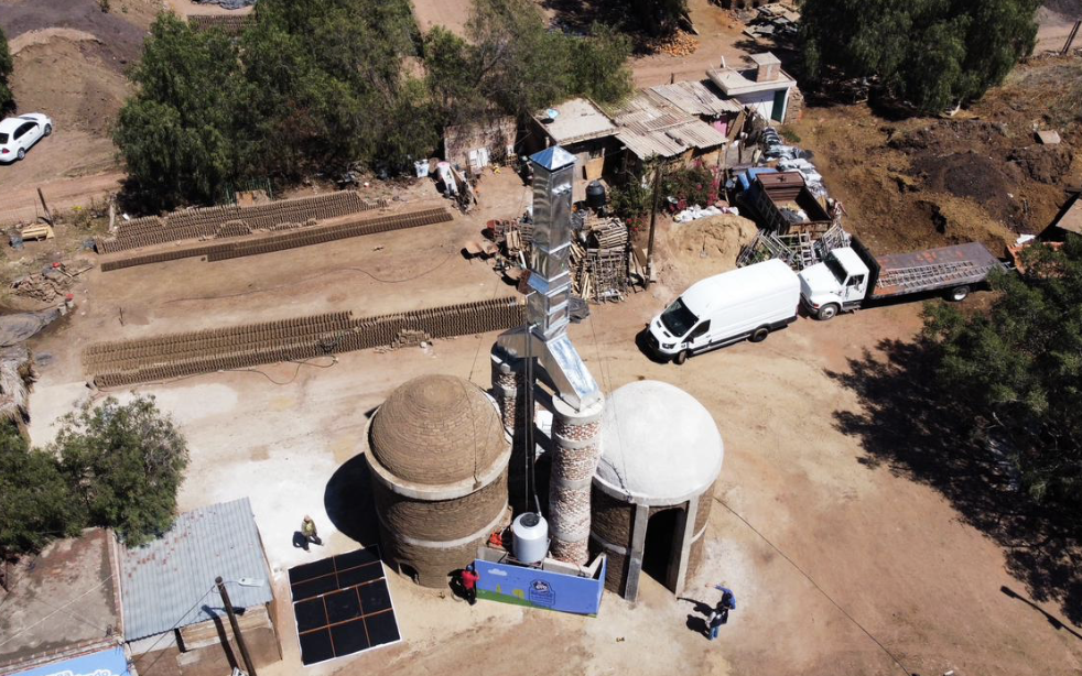 Guanajuato apuesta por hornos tecnificados para reducir hasta 70% la contaminación de ladrilleras en León