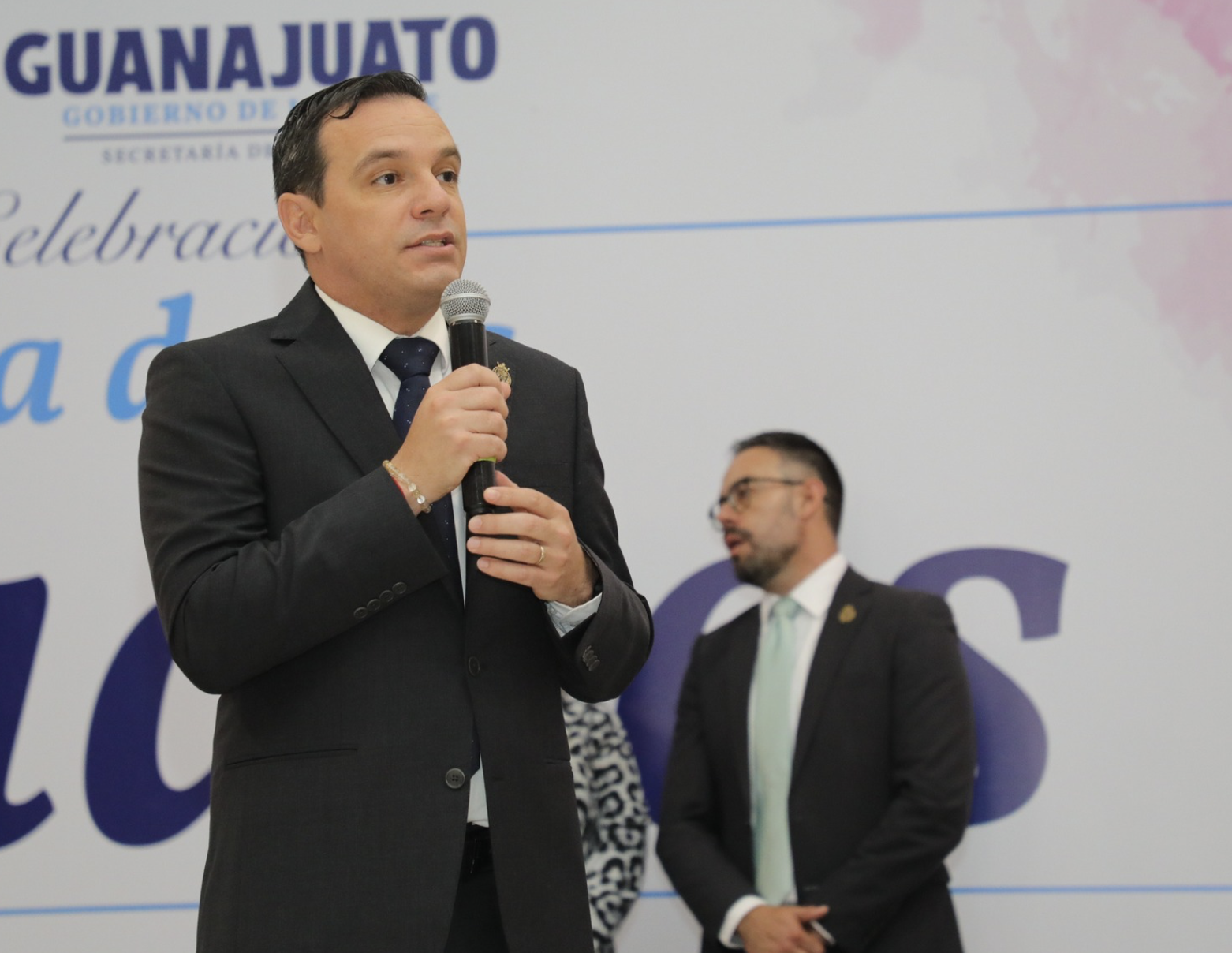Secretario de Gobierno se deslinda de propaganda política con su imagen
