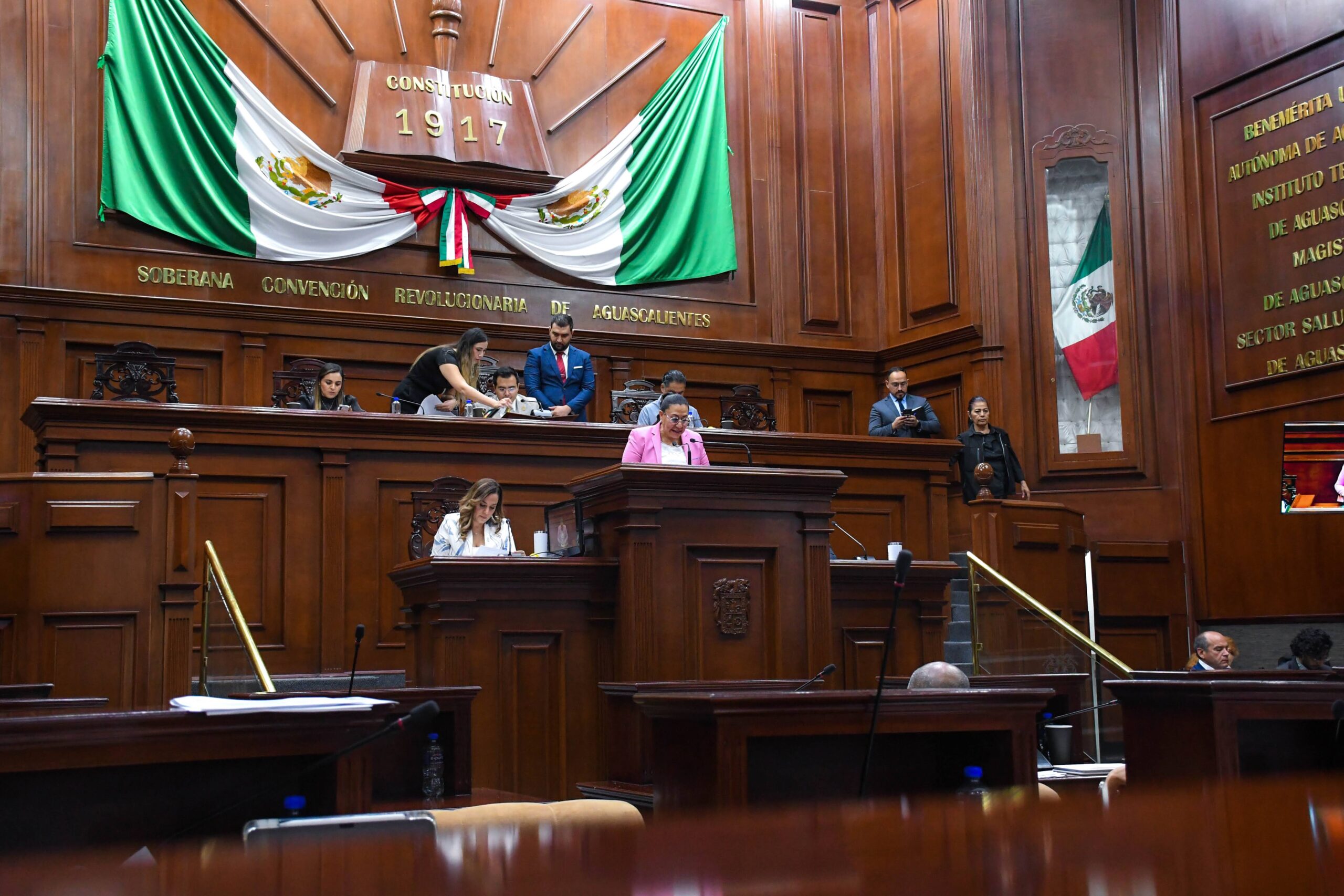 Congreso de Aguascalientes aprueba nuevas reglas para motociclistas y reformas en seguridad vial