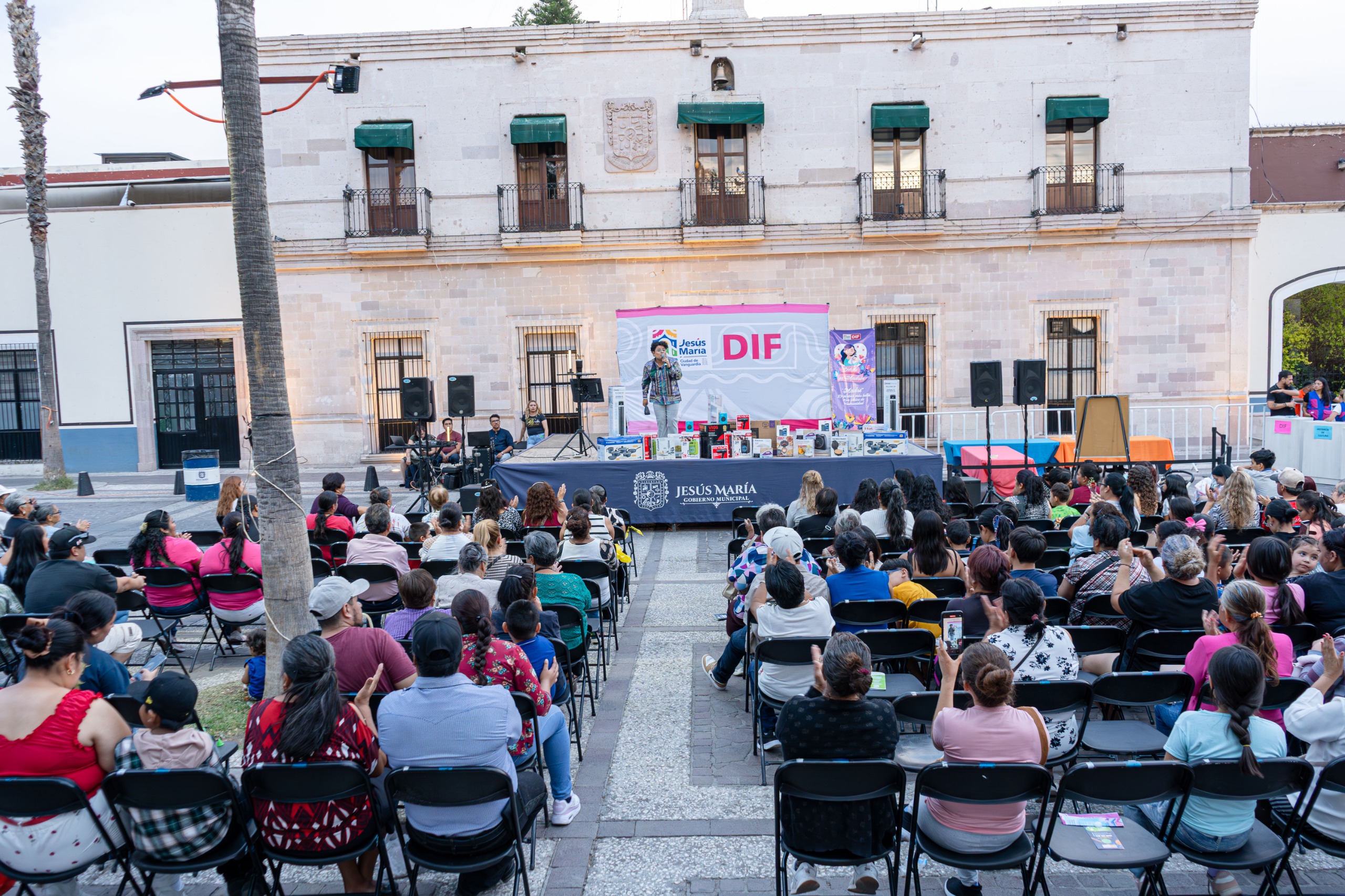 Jesús María realiza festejo por el Día de las Madres con actividades y servicios para familias