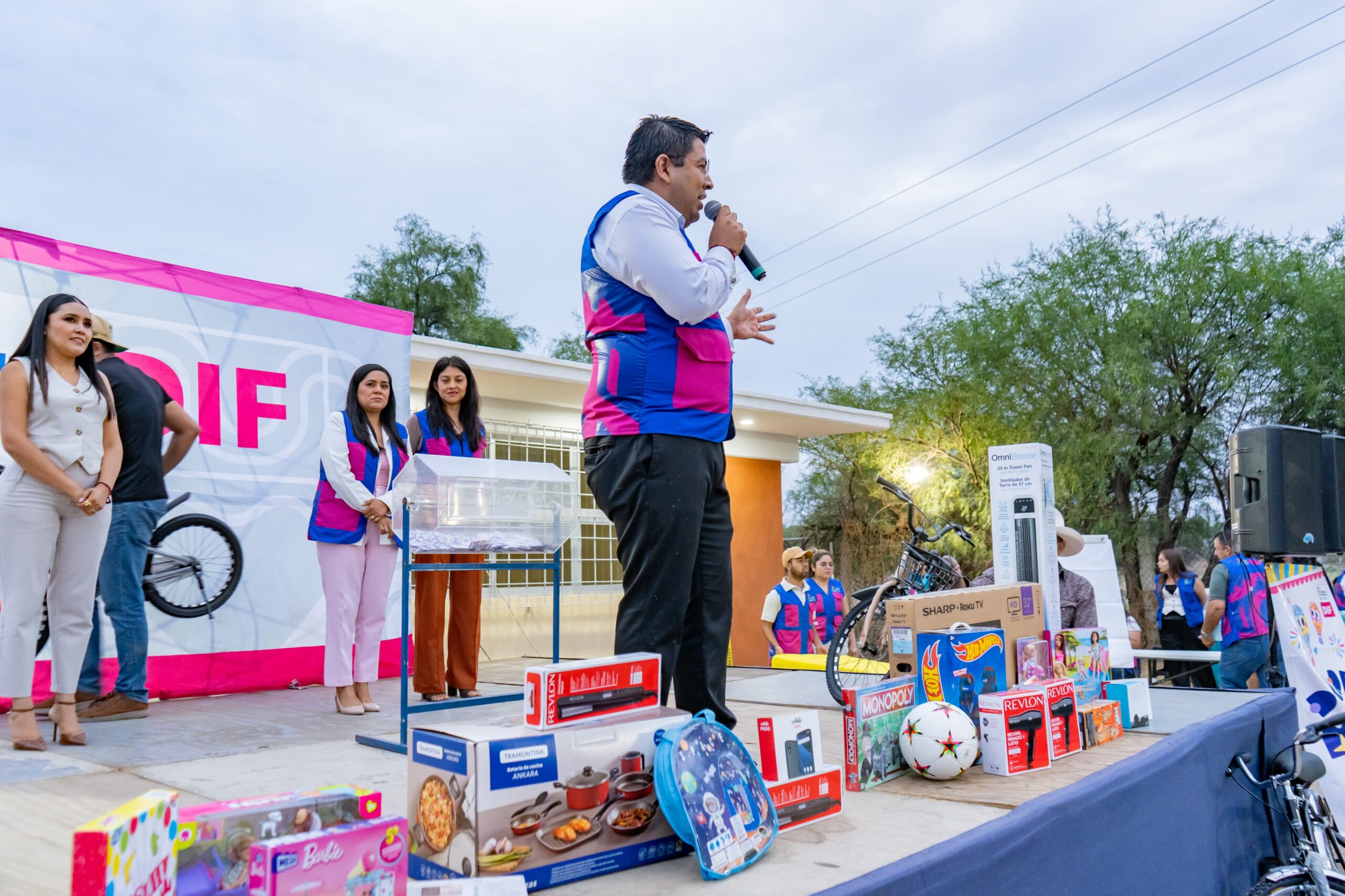 DIF Jesús María lleva festejos del Día del Niño y las Madres a comunidades y delegaciones