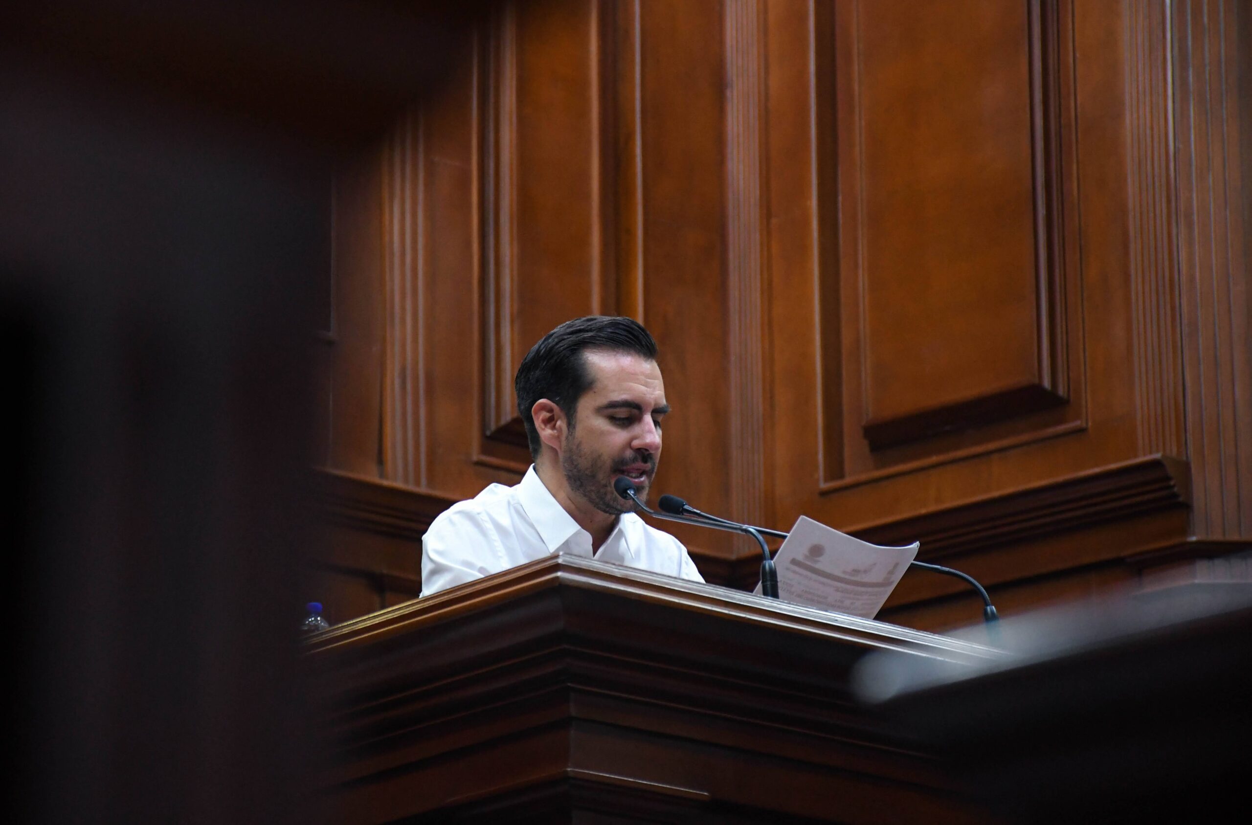 Congreso analiza declarar “Vive”, de Napoleón, como patrimonio cultural