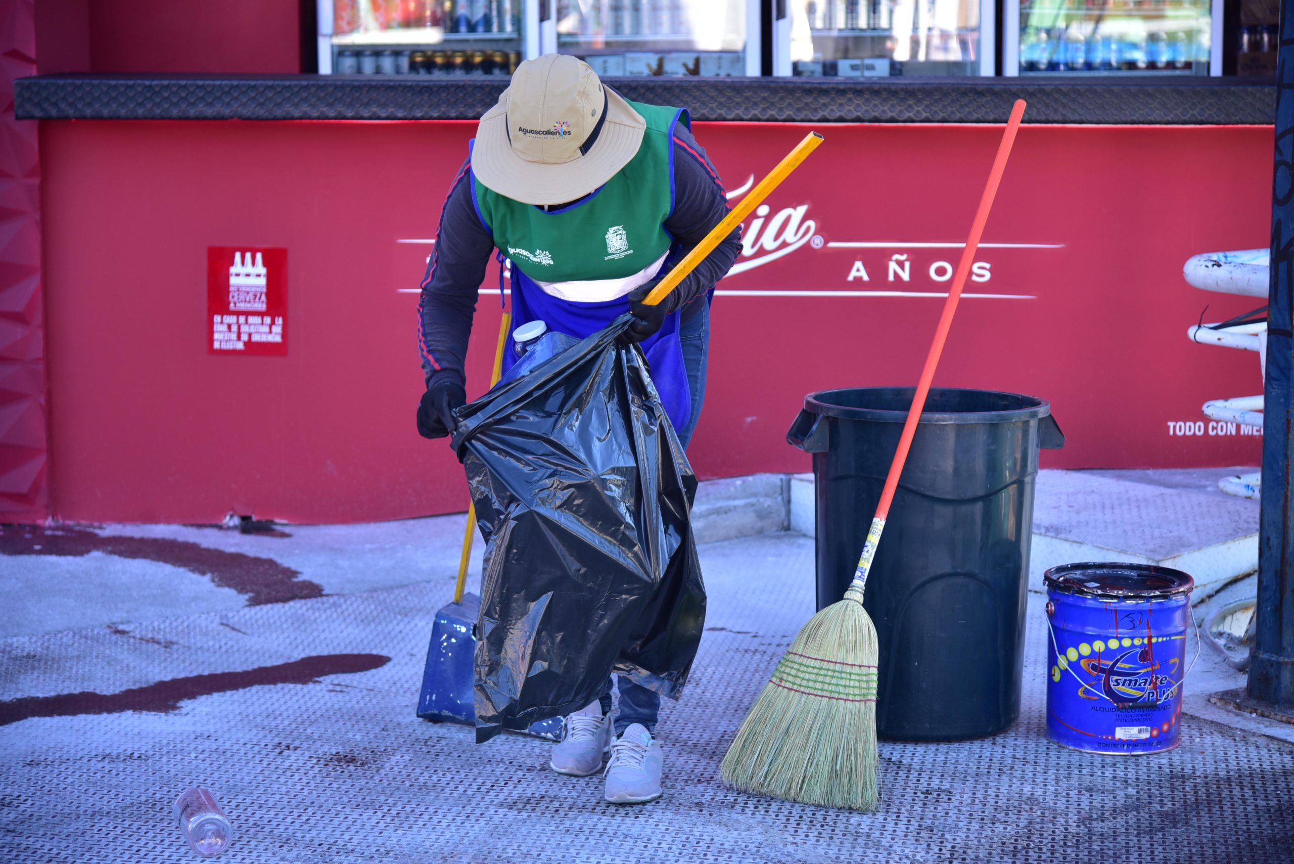 Municipio anuncia clausura de establecimiento por agredir al personal de limpia