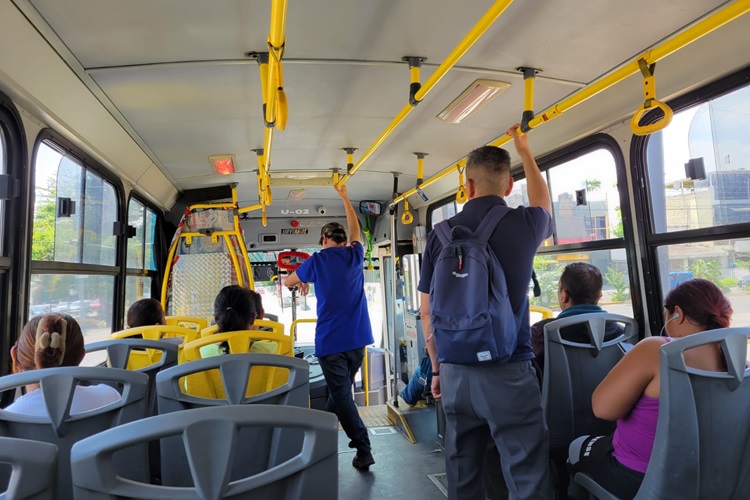 Busca Jesús María reforzar rutas de transporte ante alta demanda en horas pico