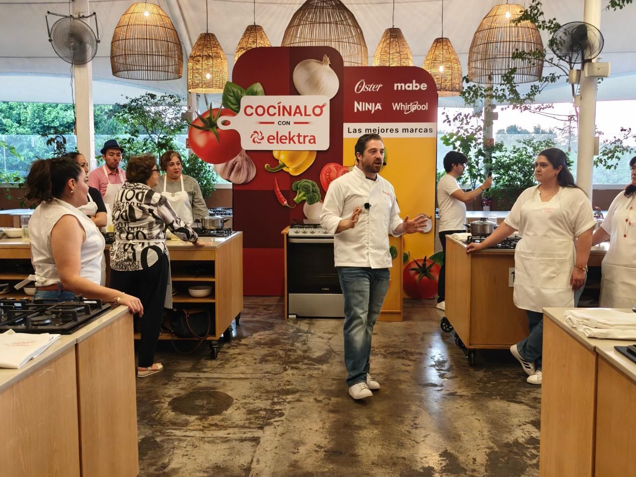 "Cocínalo con Elektra" celebra a las madres.