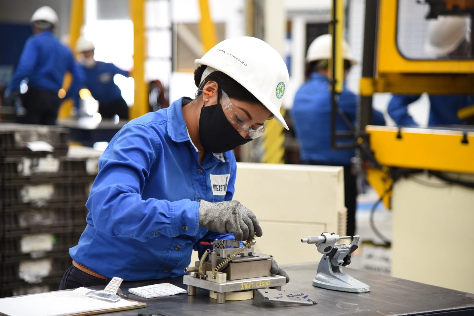 Economistas proponen salario mínimo para trabajadores de la industria automotriz