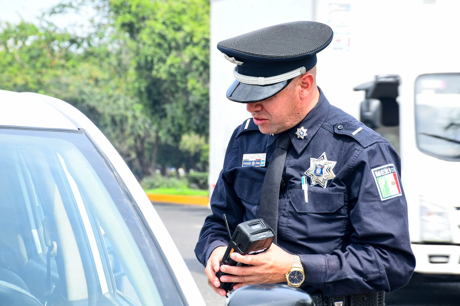 Conductores ya pueden pagar multas con tarjeta ante Policía Vial