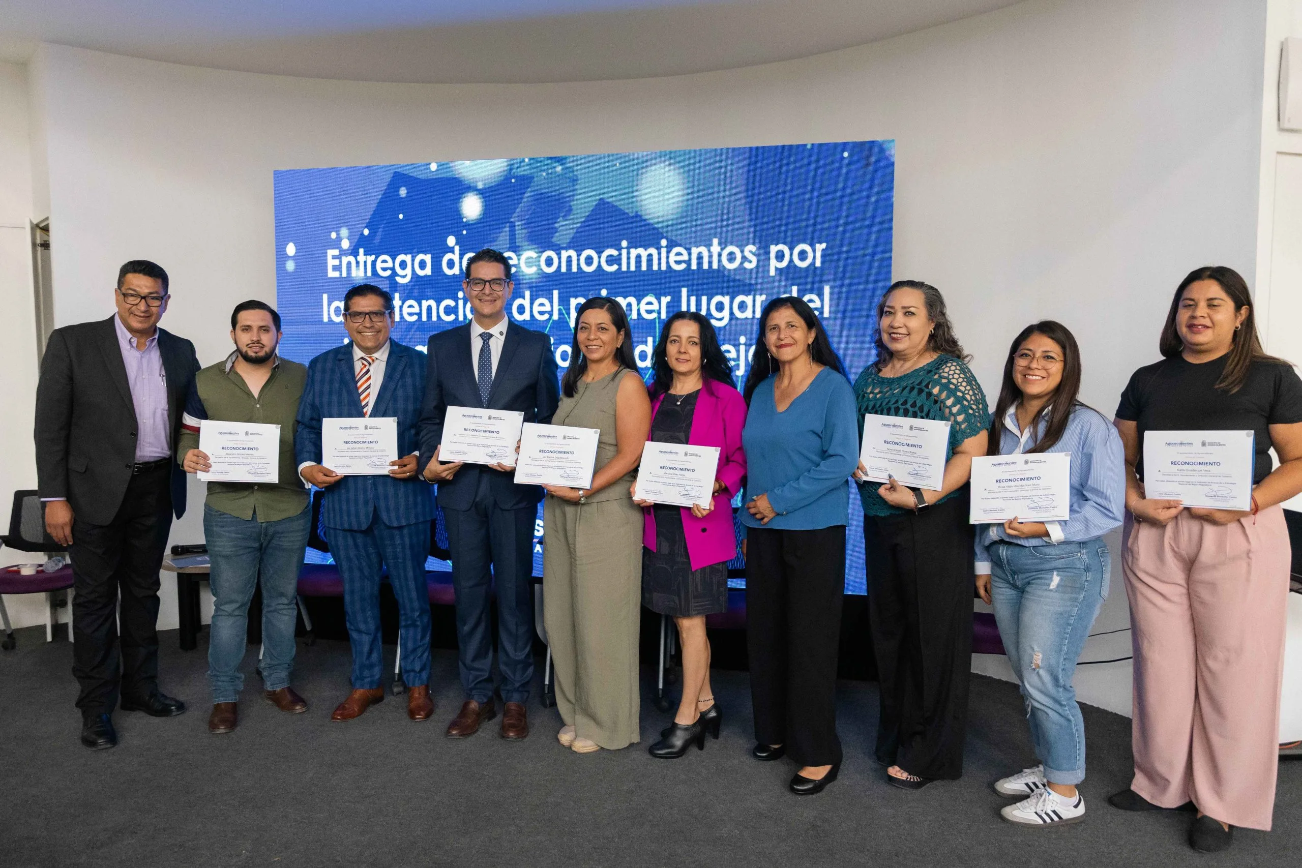 Reconoce municipio a servidores públicos destacados por simplificación de trámites