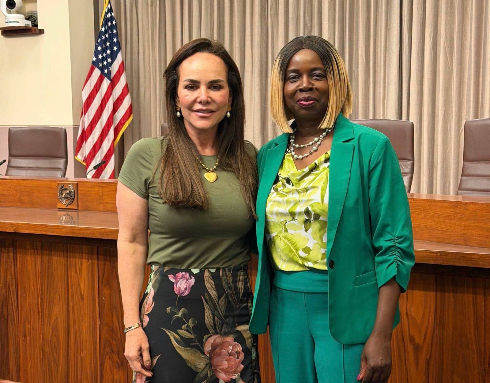 Agenda en Texas de Carmen Lilia Canturosas similar a la de Maru Campos