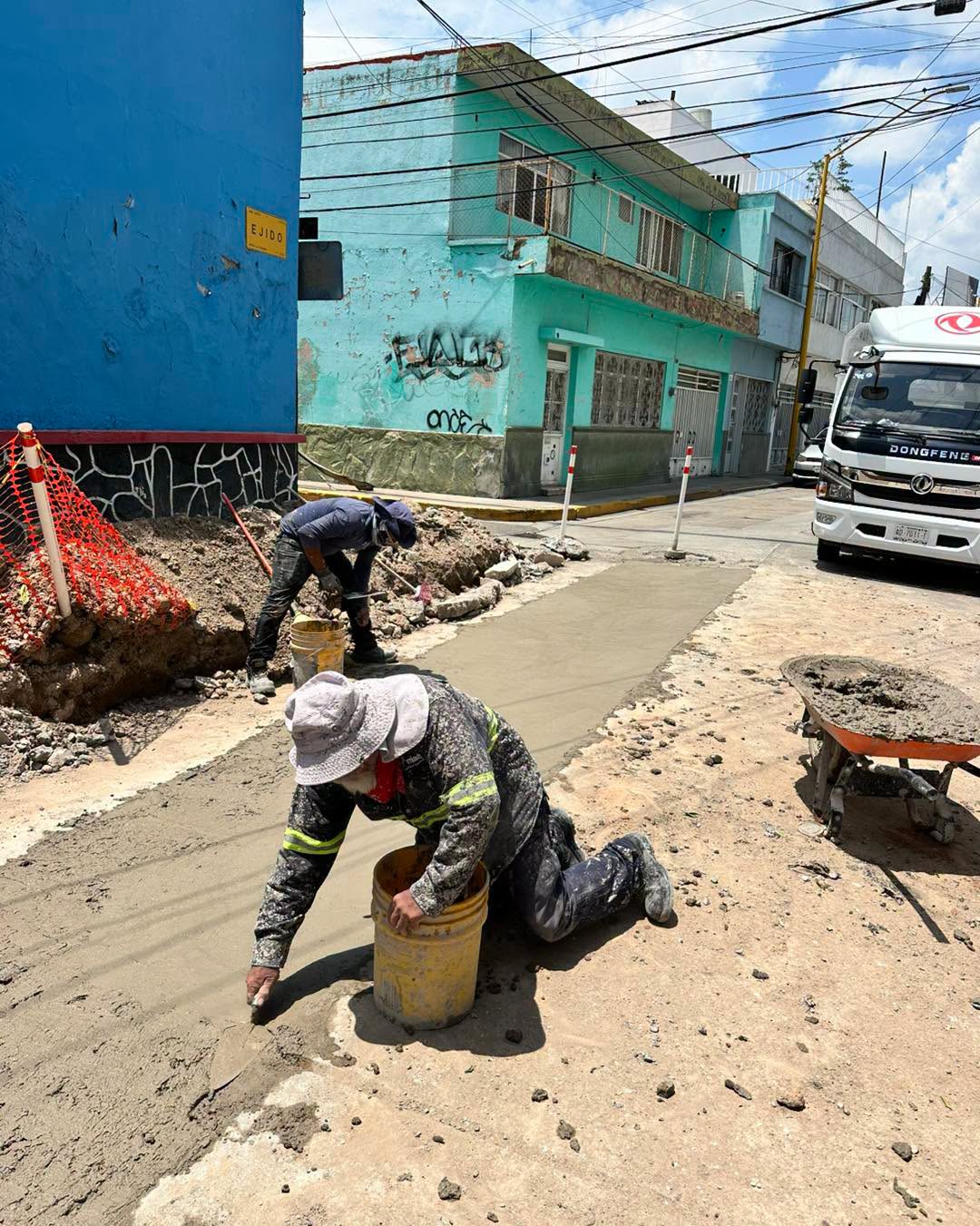 Realizan reparación de bache derivado de trabajos operativos en Barrio La Purísima