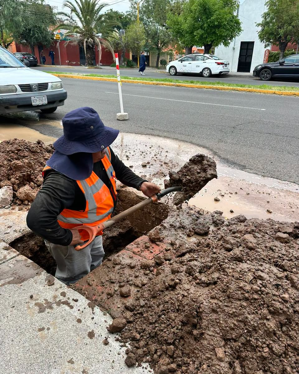 MIAA atiende fugas y rehabilita tomas domiciliarias en distintos puntos de la ciudad