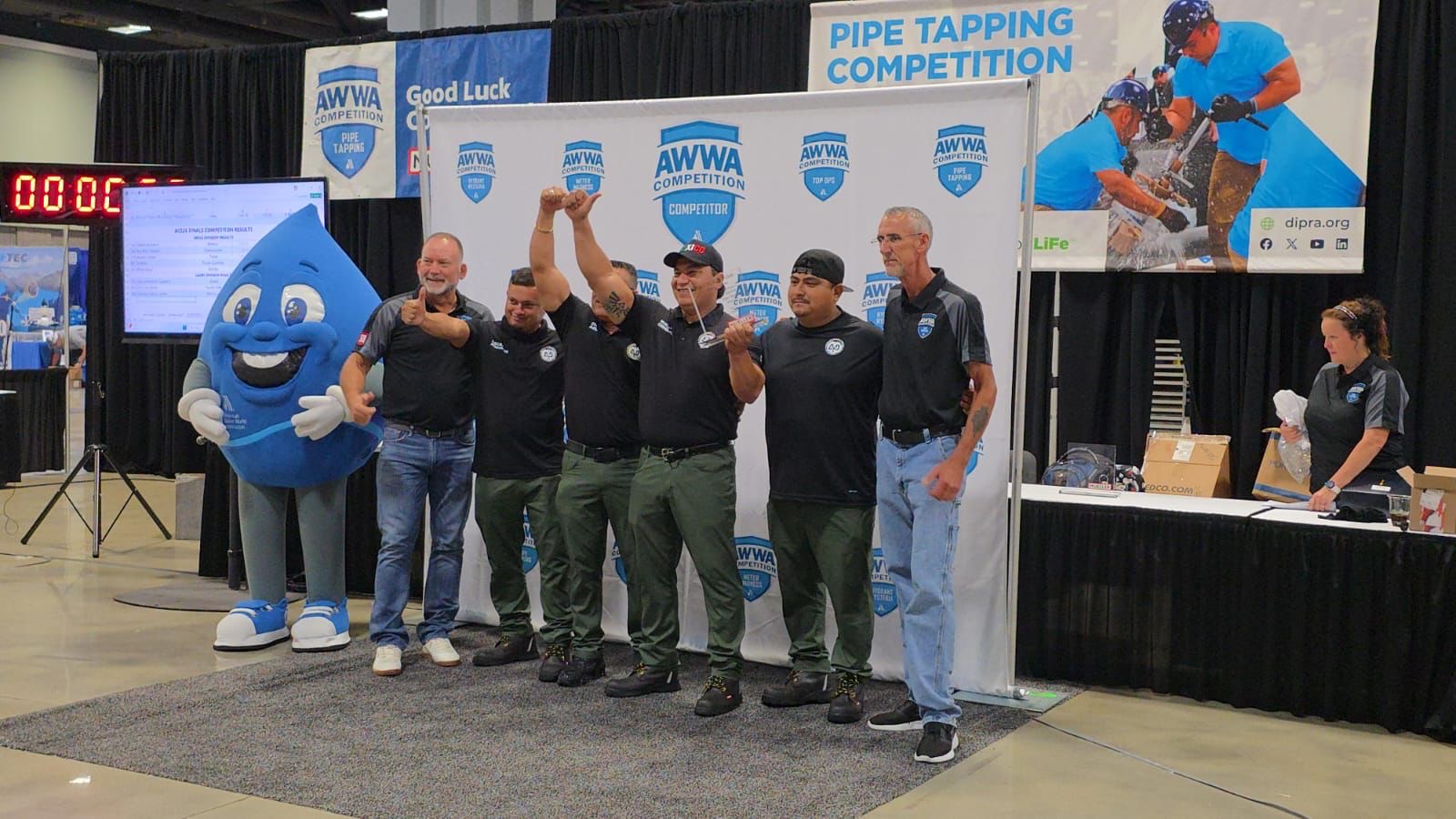 Eduardo Ortegón Williamson celebra campeonato de AyD en Pipe Tapping