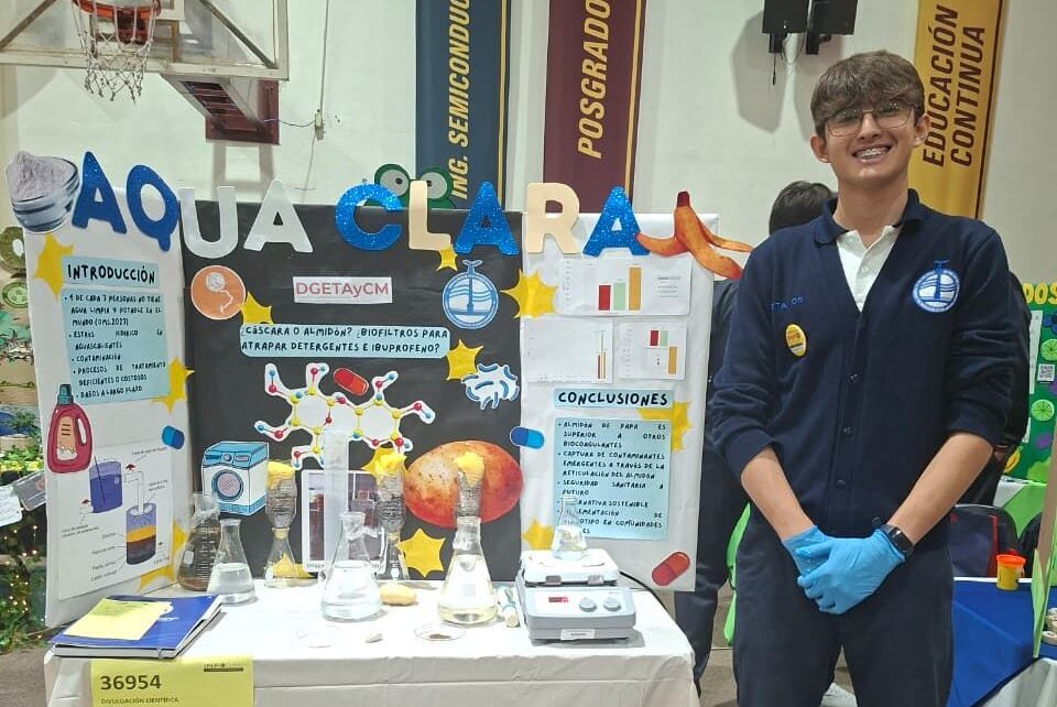 La idea de un joven hidrocálido que convierte desechos en agua más limpia