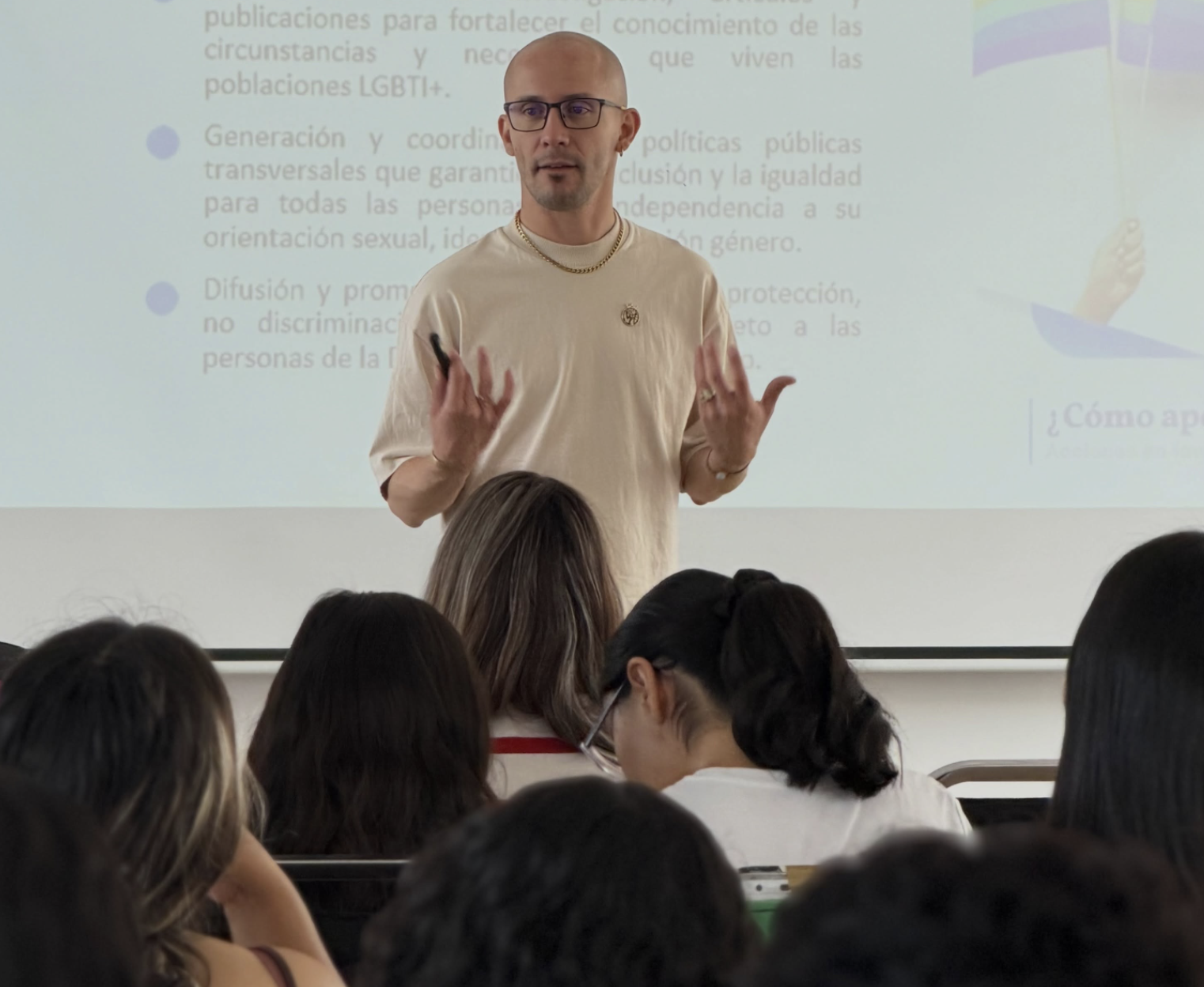 Gobierno estatal acompaña a estudiante que denunció discriminación escolar