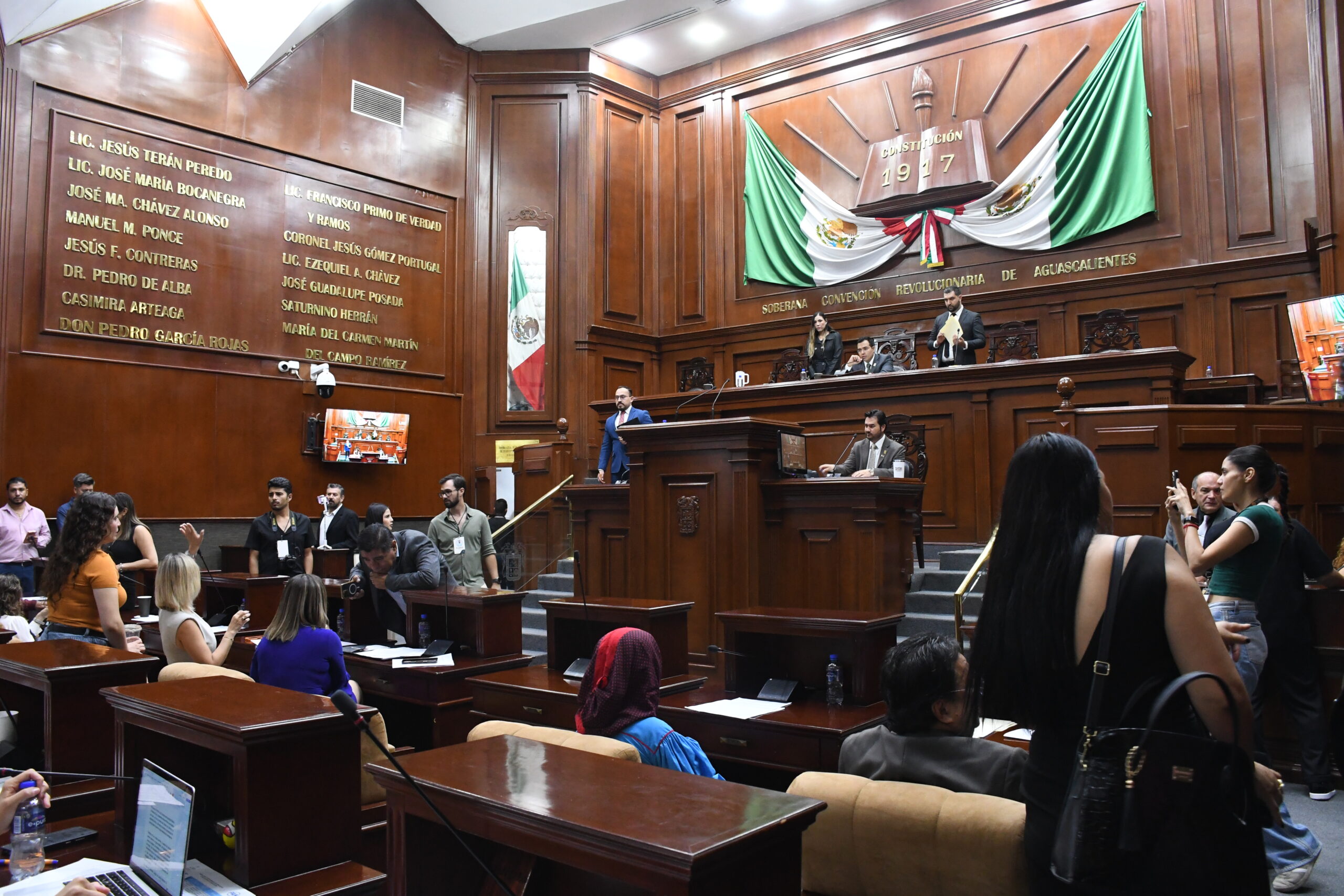 Congreso de Aguascalientes tipifica el acecho como delito; habrá hasta 2 años de prisión