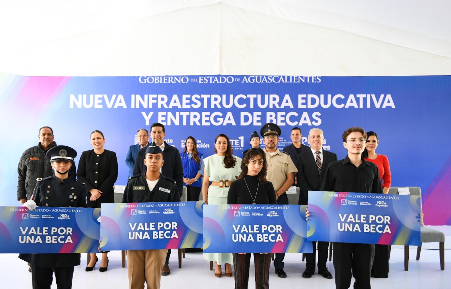 Entregan más de 500 becas a estudiantes del Bachillerato General Militarizado “Primer Escuadrón Lanceros de Aguascalientes”