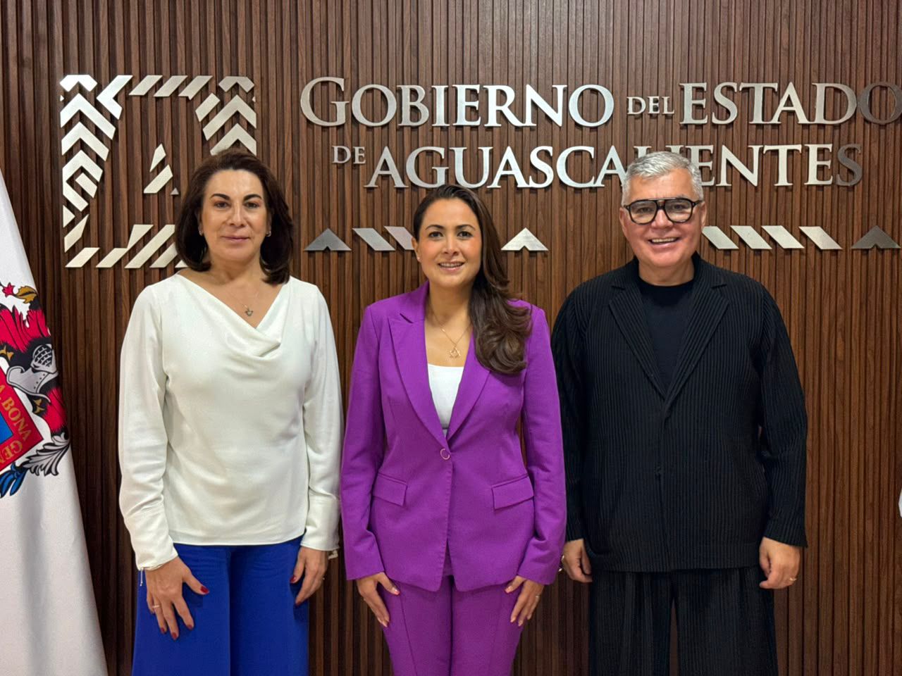 Habría 100 mil becas para estudiantes de prepa y de universidades