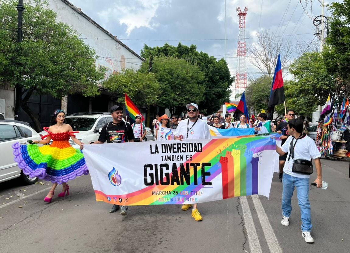 Miles de personas particparon en la Marcha de la Diversidad Sexual en Aguascalientes