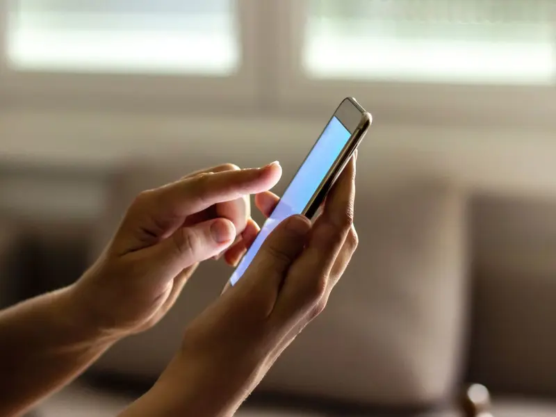 ¿Pueden obligarte a registrar tu celular con tu CURP? Esto recomiendan abogados
