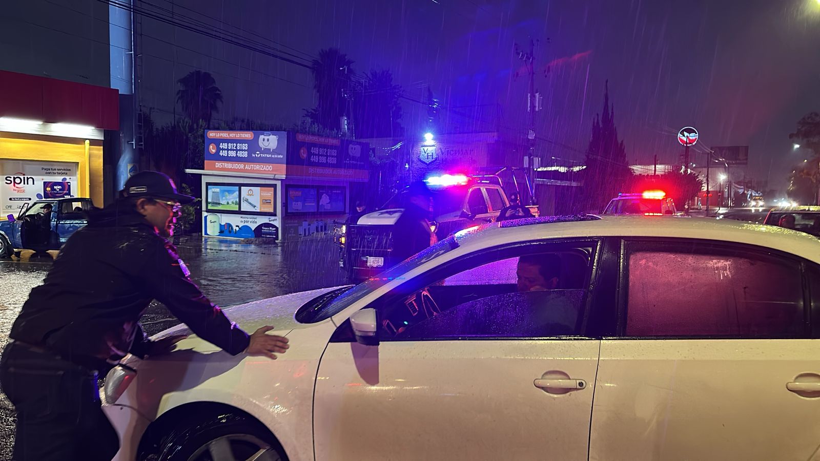 Sigue estas recomendaciones en caso de conducir bajo la lluvia