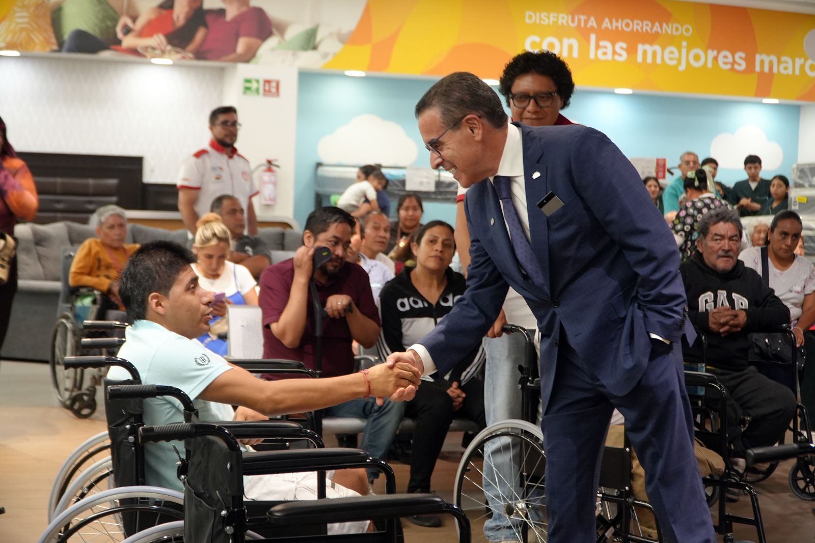 Banco Azteca se compromete en reducir brecha en discapacidad motriz