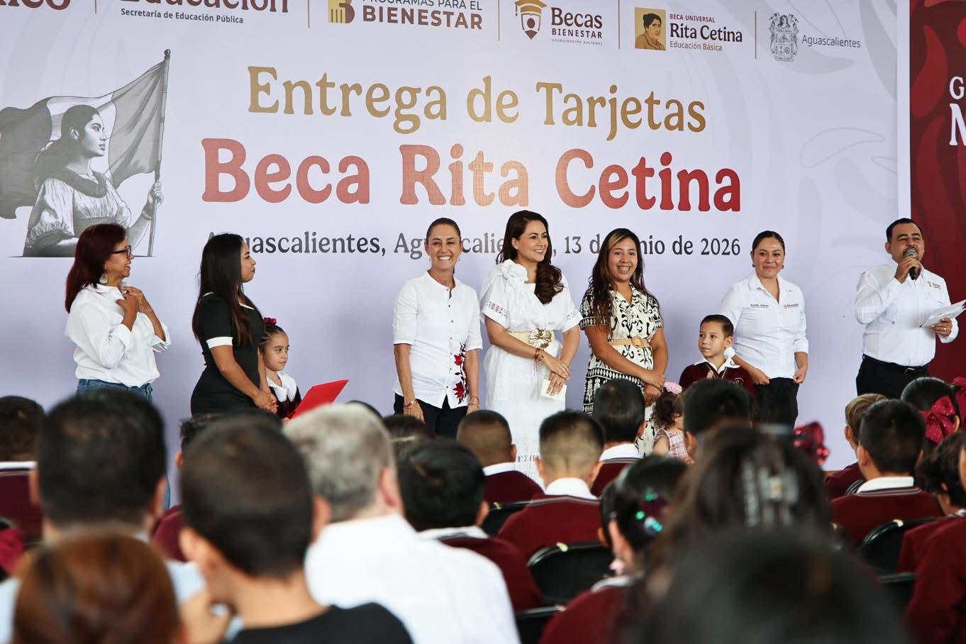 Entrega Tere Jiménez y Claudia Sheinbaum becas “Rita Cetina”