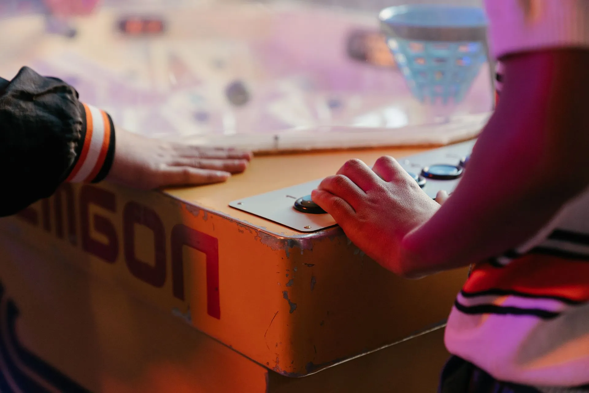 Más allá del juego: vinculan tragamonedas con extorsión, lavado y ludopatía