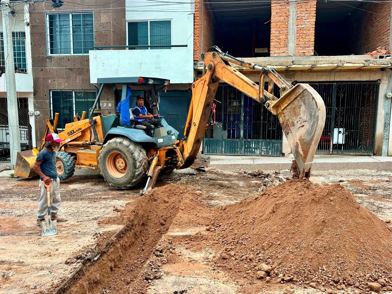 Renuevan red de agua potable en el Guadalupe Peralta