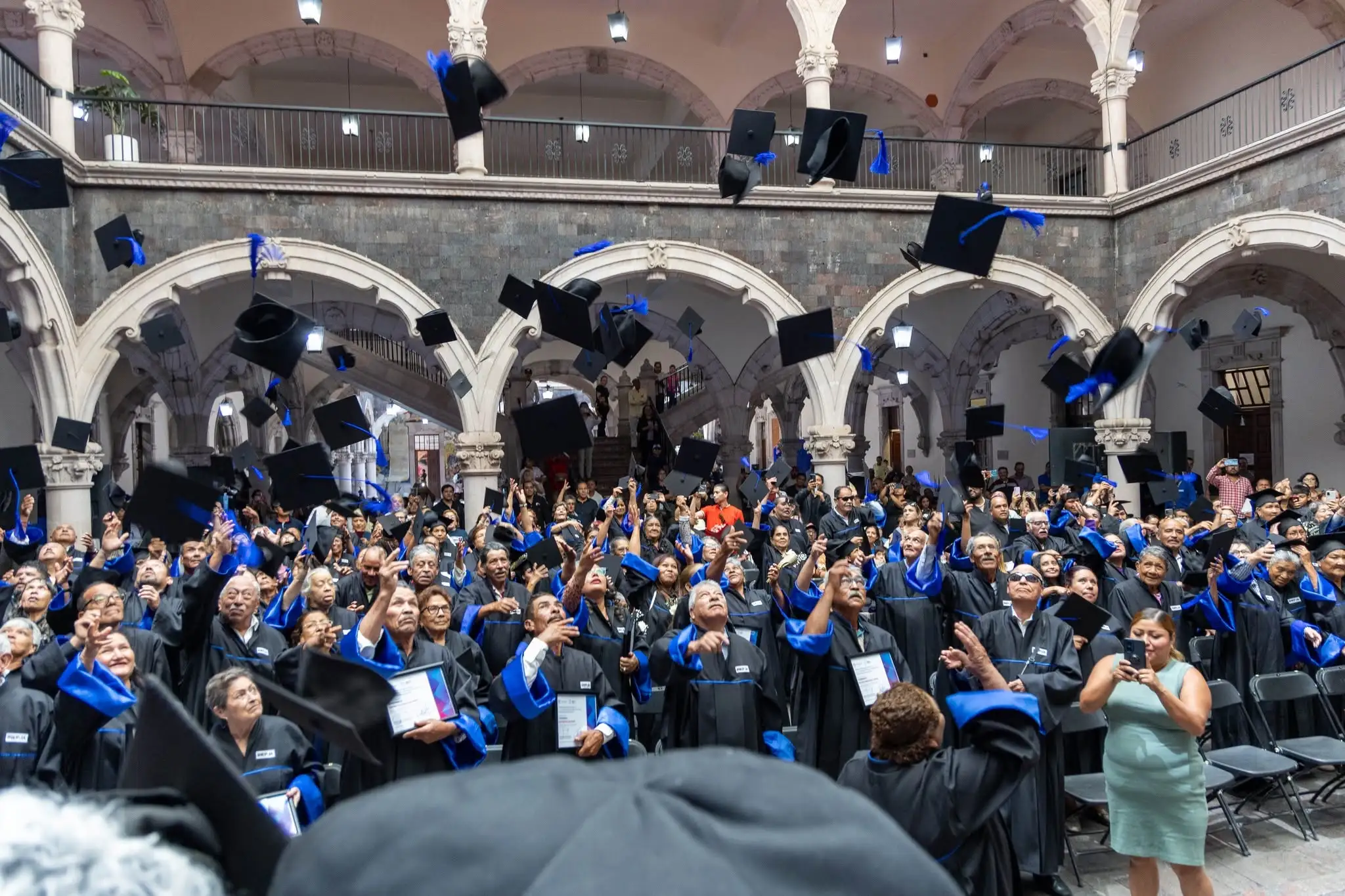 Aguascalientes triplica el número de personas que terminan la primaria y secundaria para adultos