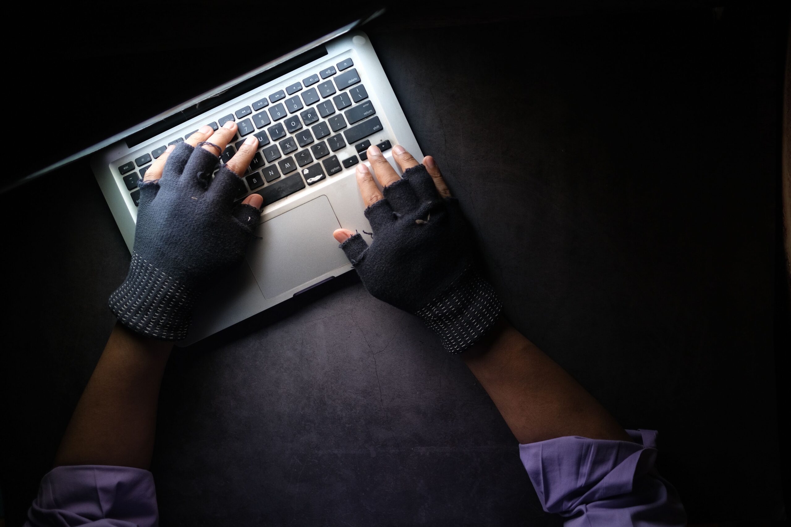 Cuidado con los falsos “créditos” del Bienestar: detectan fraudes en Facebook y TikTok