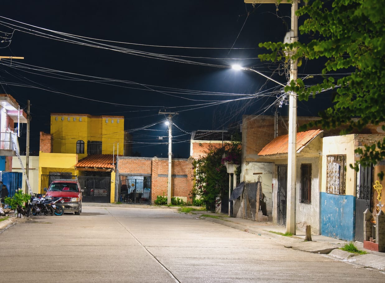 Modernizan iluminación en el fraccionamiento La Cuesta, en Jesús María