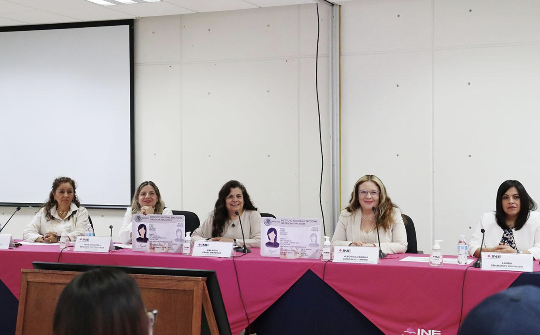 INE presenta una credencial para votar más segura e incluyente con nuevos elementos de identidad