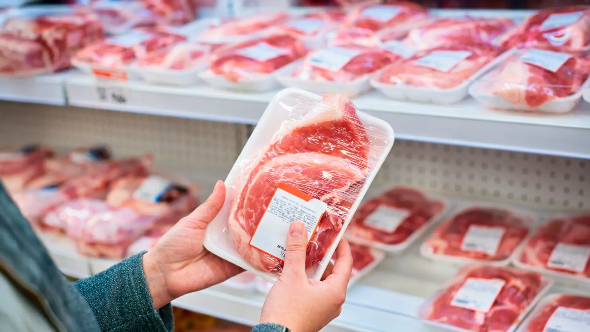 Gusano barrenador desploma hasta 7% el precio de la carne, pero no para el consumidor