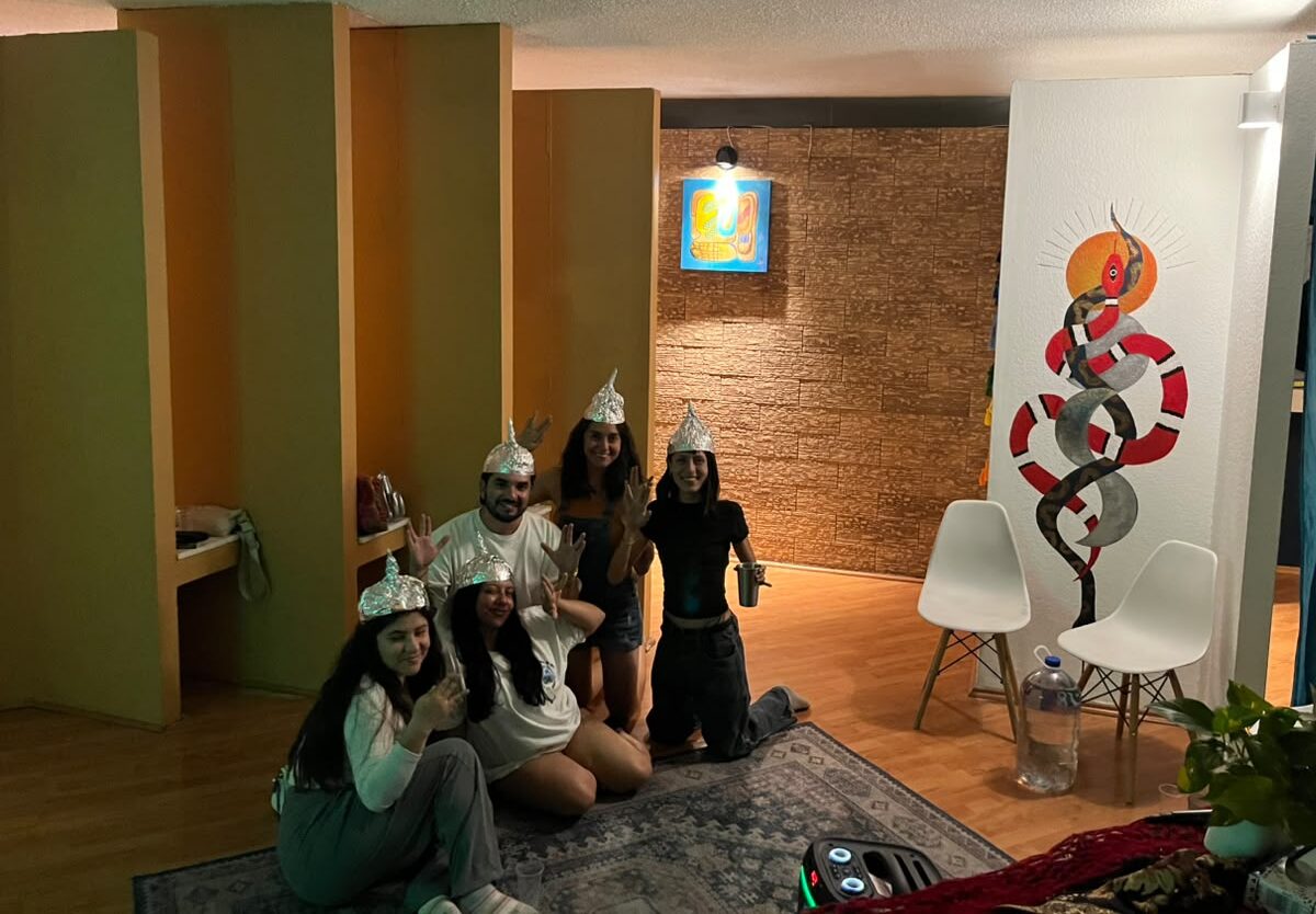 Tertulia Conspiranoica: un espacio para hablar de política, aliens y derechos humanos en Aguascalientes
