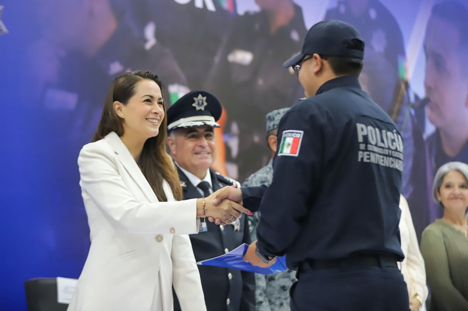 Más de 60 policías terminaron el bachillerato