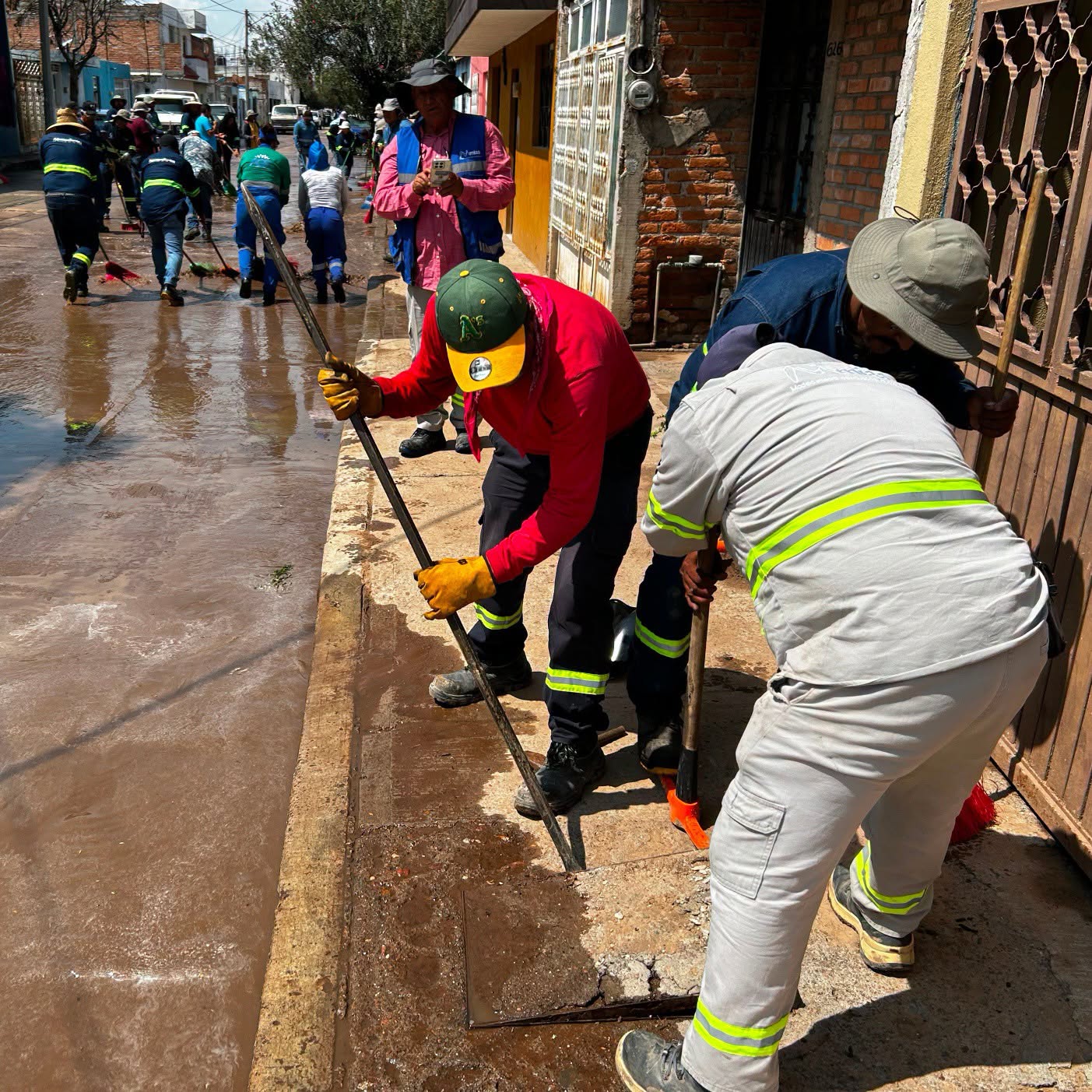 Realizan labores de desazolve para evitar inundaciones durante las lluvias