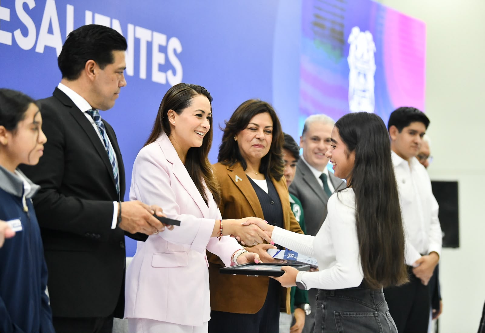 Reconocen a ganadores de la Olimpiada del Conocimiento Infantil 2026