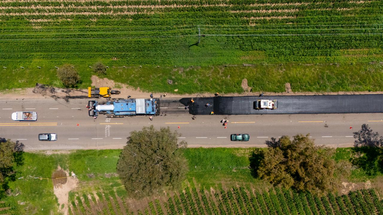 Rehabilitan con asfalto la carretera estatal 20 para mejorar la conectividad en Pabellón de Hidalgo