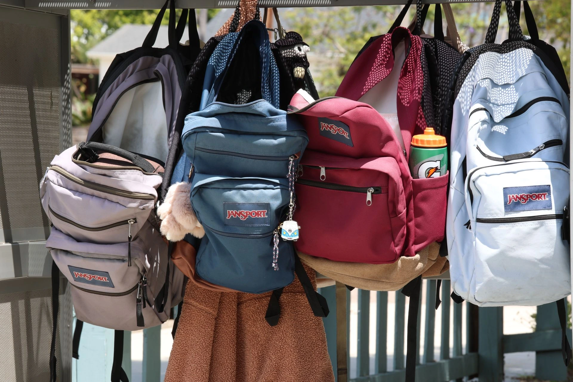 Alistan nuevo protocolo para revisiones preventivas de mochilas en planteles de Aguascalientes